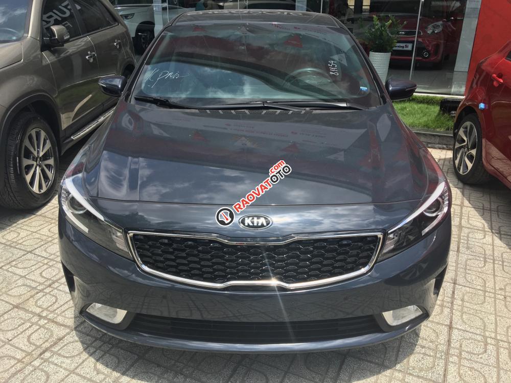 Kia Cerato 2.0, bản cao cấp nhất, liên hệ ngay để biết các chương trình ưu đãi. Gọi 0906.969.445-0