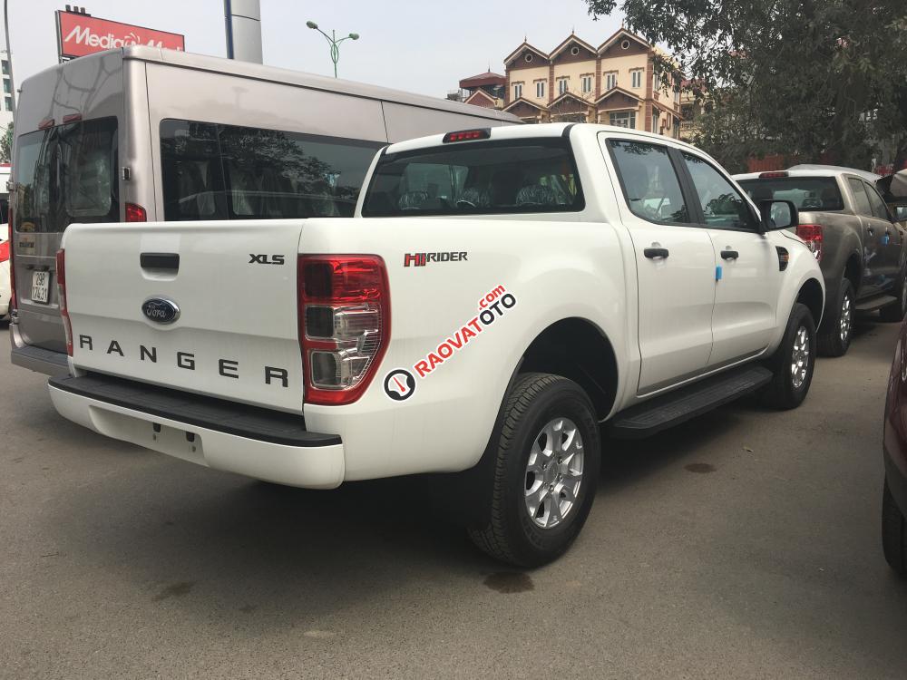 Chỉ với hơn 200 triệu đồng quý khách hàng nhận xe ngay, các phiên bản Ford Ranger XLS 2017-1