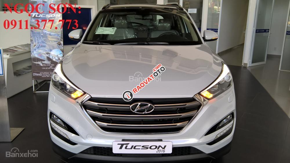 Cần bán Hyundai Tucson mới, màu trắng, LH Ngọc Sơn: 0911377773-11