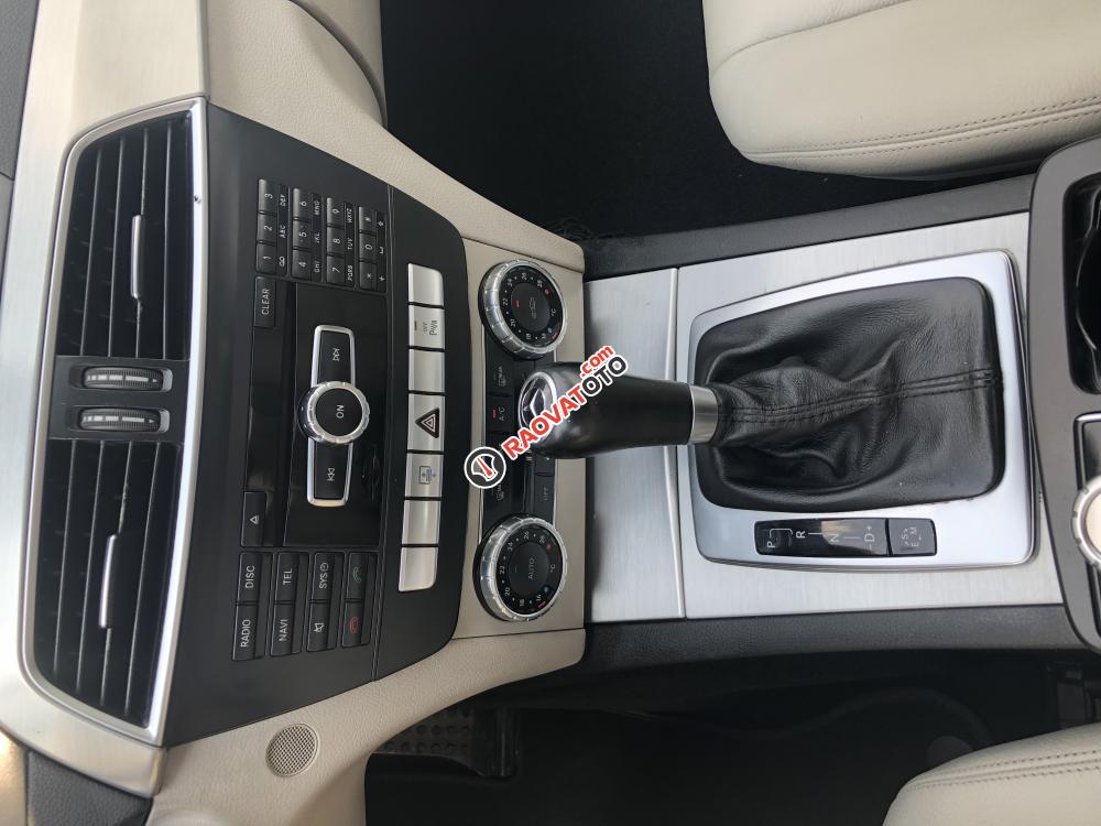 Mercedes C300 AMG ĐK 2012 form mới, màu đen, xe loại cao cấp hàng full đủ đồ-9