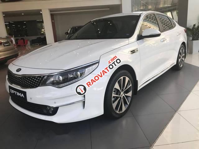 Bán Kia Optima đời 2017, màu trắng-1