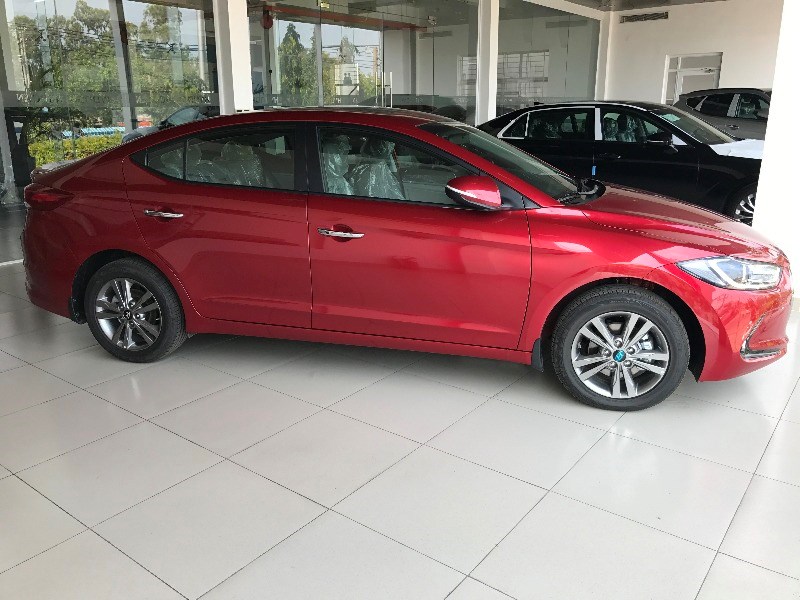 Bán Hyundai Elantra đời 2017, màu đen, nhập khẩu chính hãng-10