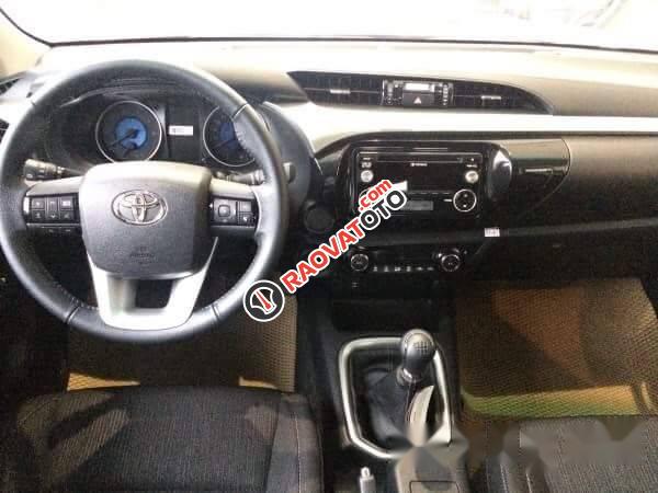 Chính chủ bán Toyota Hilux 3.0 MT đời 2016, màu đỏ-1