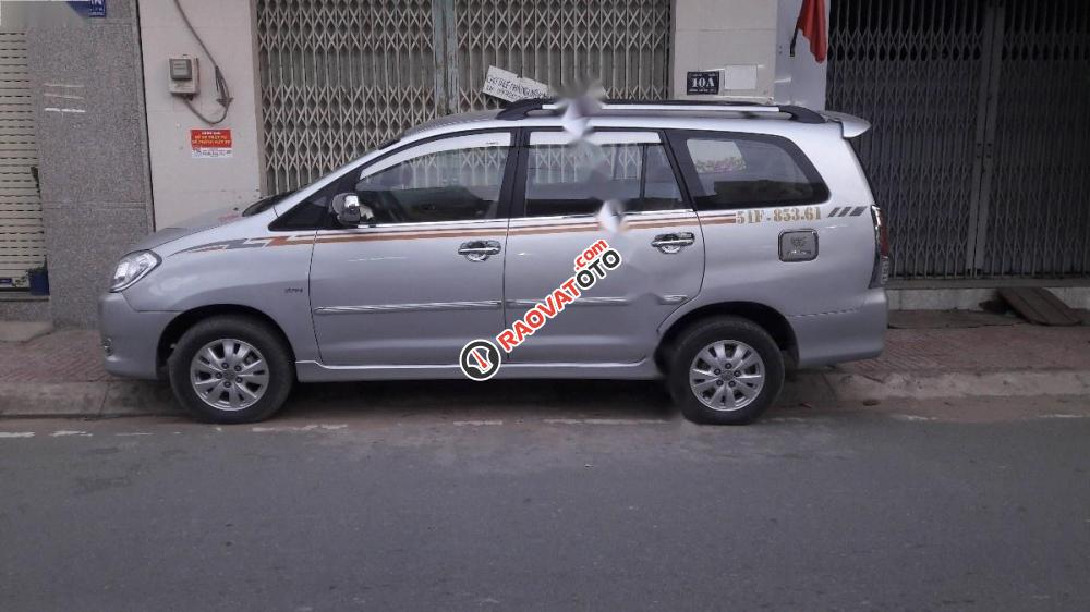 Bán ô tô Toyota Innova đời 2009, màu bạc số sàn-3