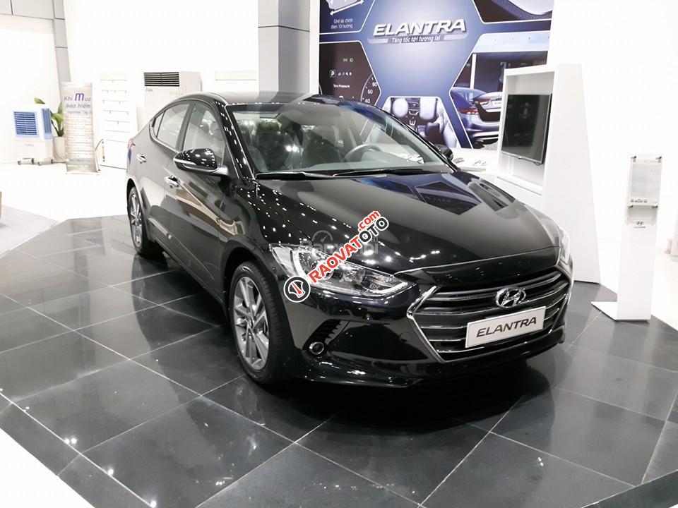 Bán ô tô Hyundai Elantra 2.0 AT đời 2018, màu đen: 0961917516-3