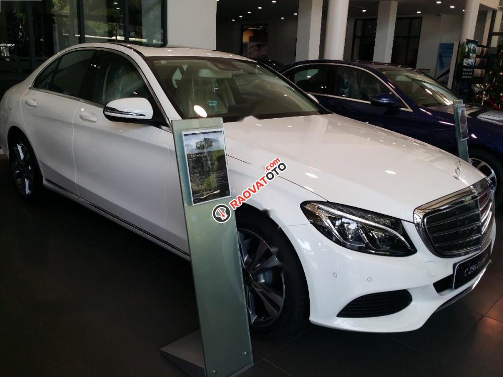 Cần bán gấp Mercedes C250 Exclusive đời 2017, màu trắng còn mới-1