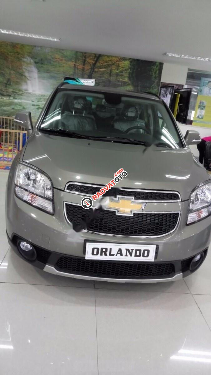 Cần bán xe Chevrolet Orlando 1.8 LT đời 2017, màu xám-1