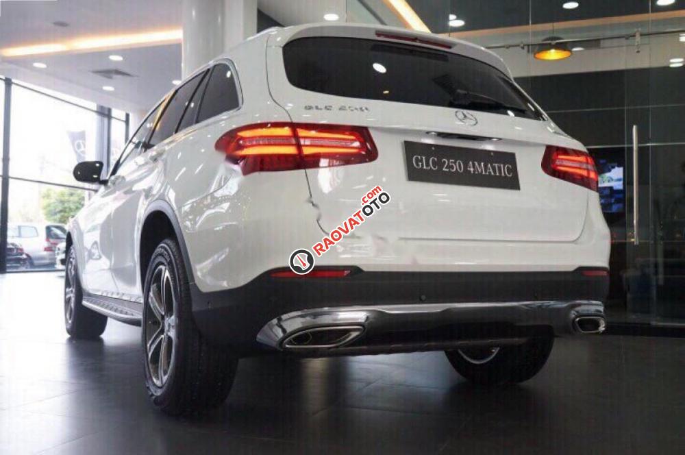 Cần bán Mercedes GLC 250 4Matic đời 2017, màu trắng-3