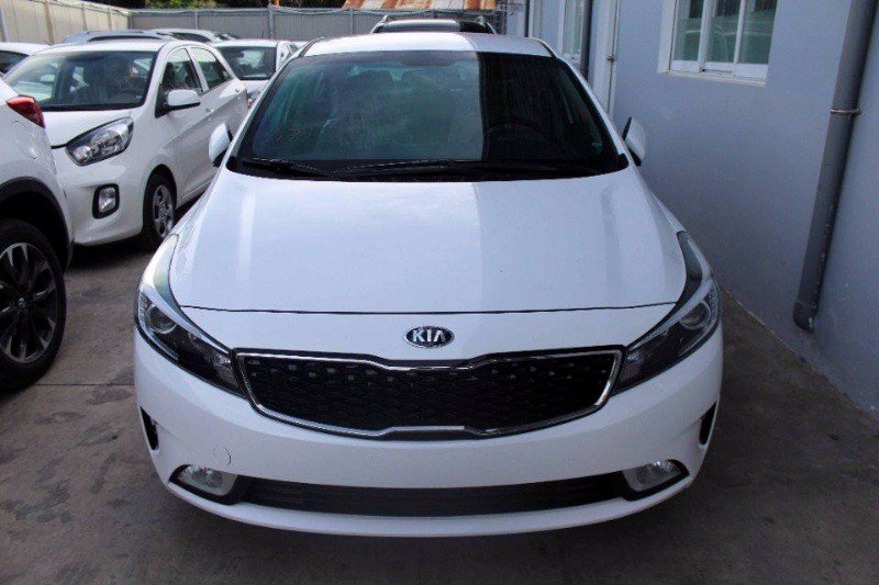 Cần bán xe Kia Cerato đời 2017, màu trắng, xe nhập-3