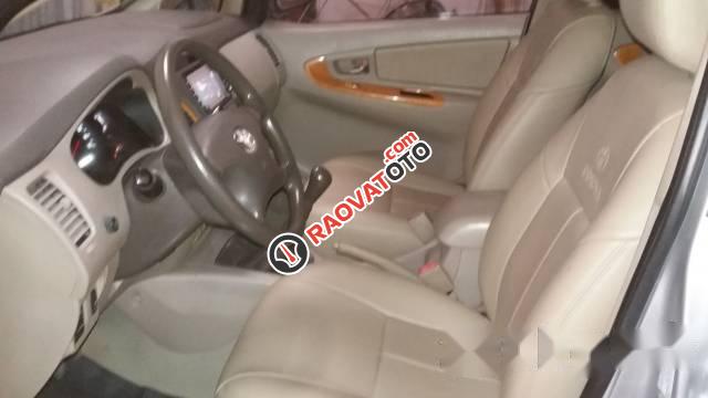 Bán Toyota Innova G đời 2009, màu bạc-3