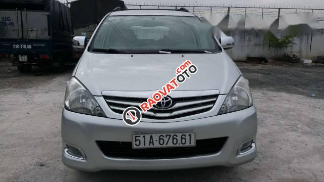 Bán ô tô Toyota Innova 2010, màu bạc-2