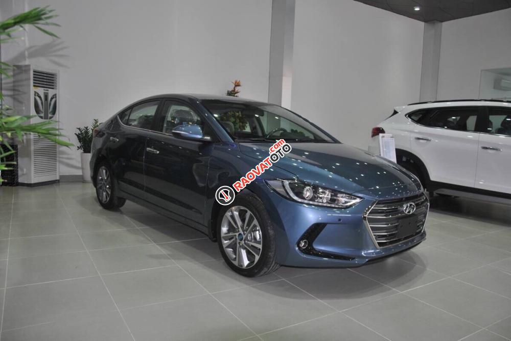 Hyundai Quận 4- Elantra 1.6 AT, màu xanh đá. Giá 730 triệu bao gồm tất cả chi phí. LH Hương: 0902.608.293-14
