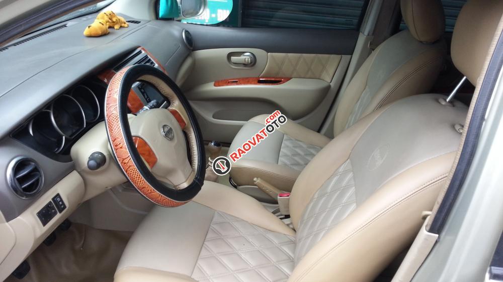 Cần bán gấp Nissan Livina 2011, màu vàng cát, còn mới-6