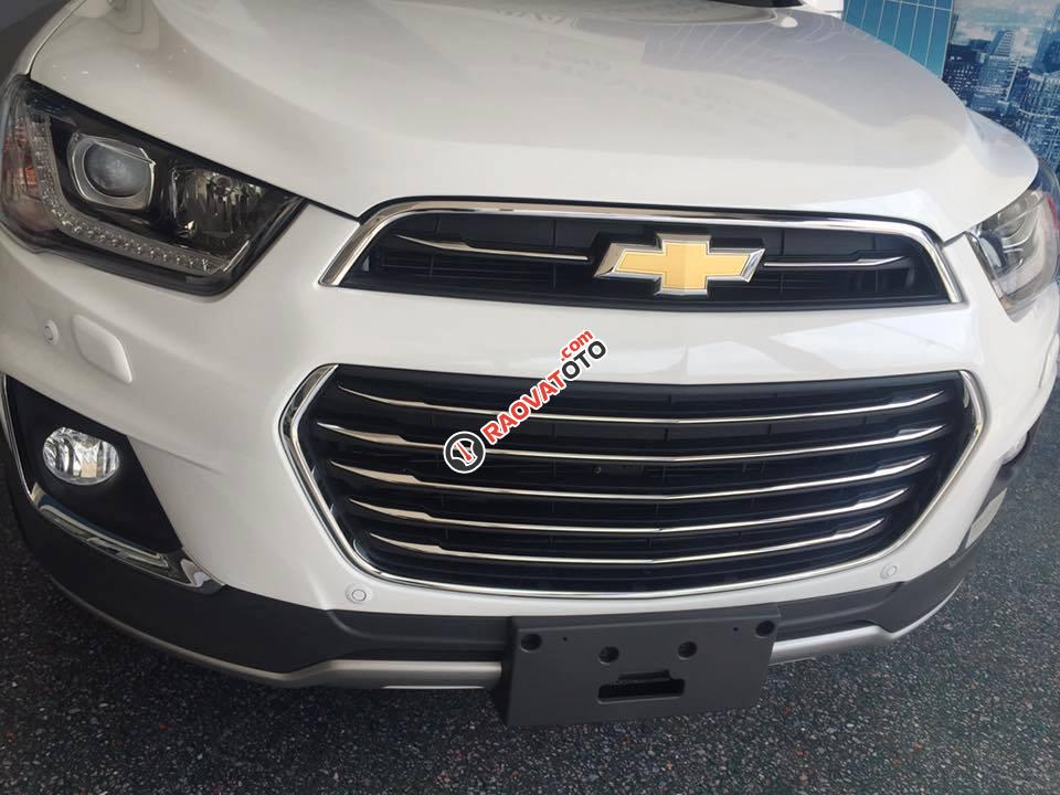 Cần bán Chevrolet Captiva 2017, màu trắng giá cạnh tranh-4