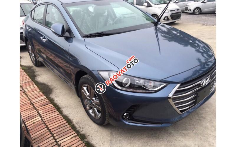 Hyundai Quận 4- Elantra 1.6 AT, màu xanh đá. Giá 730 triệu bao gồm tất cả chi phí. LH Hương: 0902.608.293-5