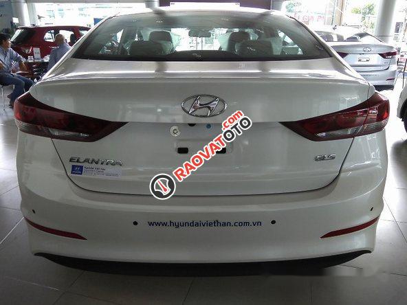 Bán ô tô Hyundai Elantra đời 2017, màu trắng-4