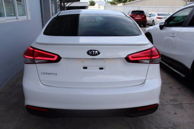 Cần bán xe Kia Cerato đời 2017, màu trắng, xe nhập-4