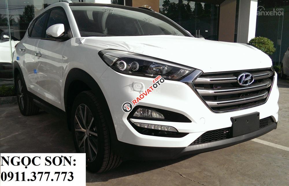 Cần bán Hyundai Tucson mới, màu trắng, LH Ngọc Sơn: 0911377773-20