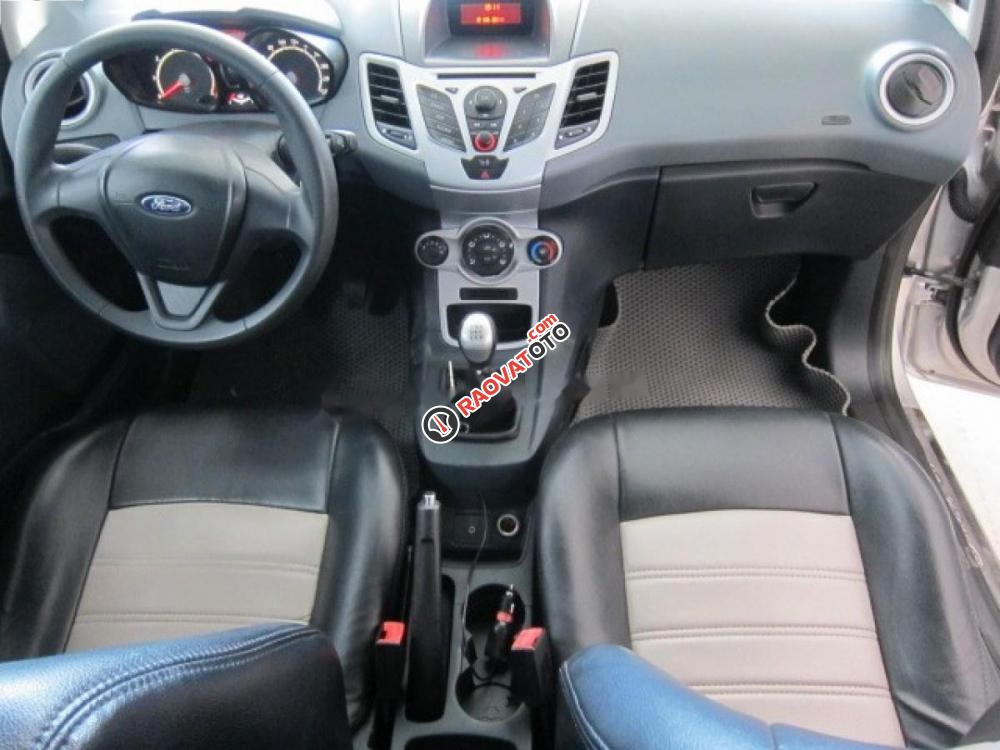 Cần bán Ford Fiesta 1.4 MT đời 2011, màu bạc xe gia đình-4