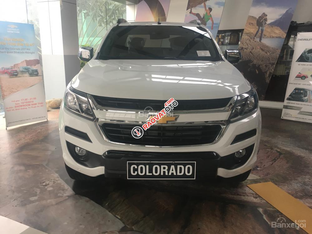 Xe bán tải Chevrolet Colorado 4x4 loại 2.8 AT, giảm giá bán 63 triệu còn 775 triệu-2