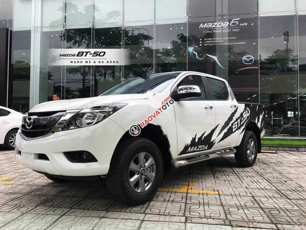 Bán ô tô Mazda BT 50 2.2L 4x4 MT sản xuất 2017, màu trắng, xe nhập, 630tr-0