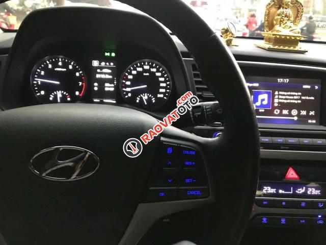 Bán Hyundai Elantra đời 2016, màu đen-5