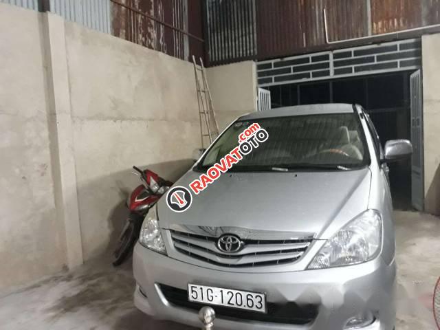 Bán Toyota Innova sản xuất 2010, màu bạc-2
