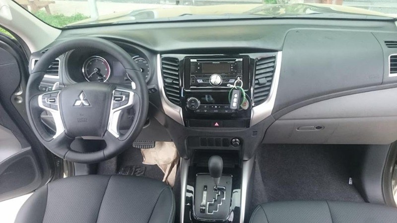 Bán xe Mitsubishi Triton sản xuất 2017, màu trắng, nhập khẩu-6