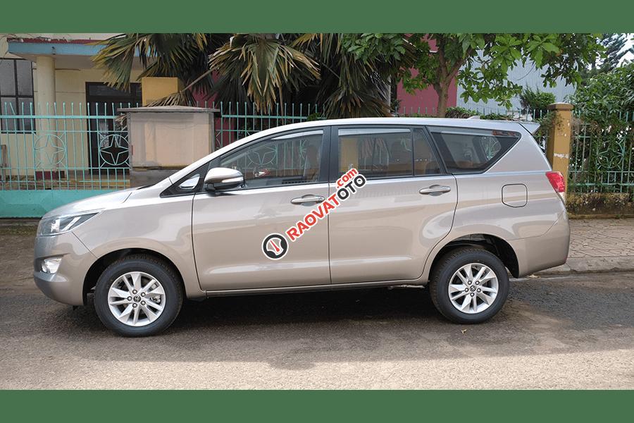 Toyota Innova E 2018 giao ngay, hỗ trợ mua xe trả góp 80%, tặng tiền mặt, phụ kiện chính hãng, Hotline 0947888810-1