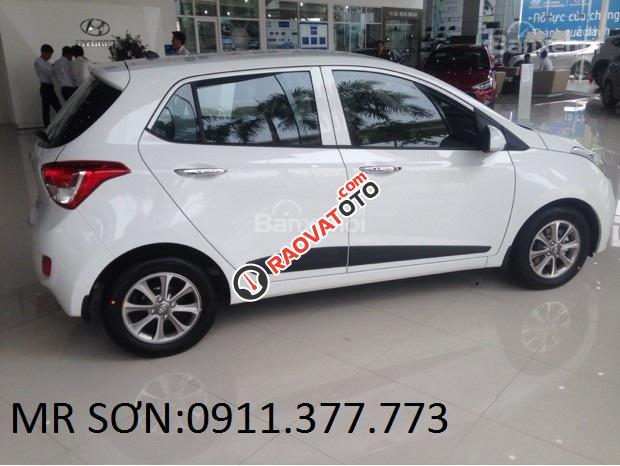 Bán ô tô Hyundai Grand i10, màu trắng, giá rẻ nhất Đà Nẵng, liên hệ: Ngọc Sơn: 0911.377.773-7