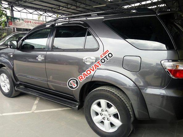 Bán xe Toyota Fortuner V 2.7AT 2010, màu xám xe gia đình-4