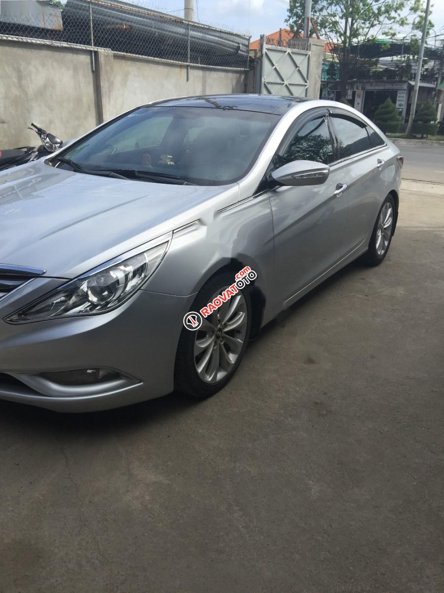 Bán xe Hyundai Sonata 2.0 AT năm 2010, màu bạc, nhập khẩu nguyên chiếc chính chủ-0