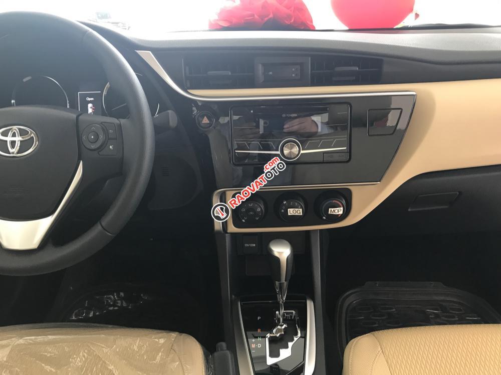 Bán Toyota Corolla Altis 1.8E(CVT) model 2018, cam kết giá rẻ nhất, xe giao ngay, liên hệ: 0948057222-4