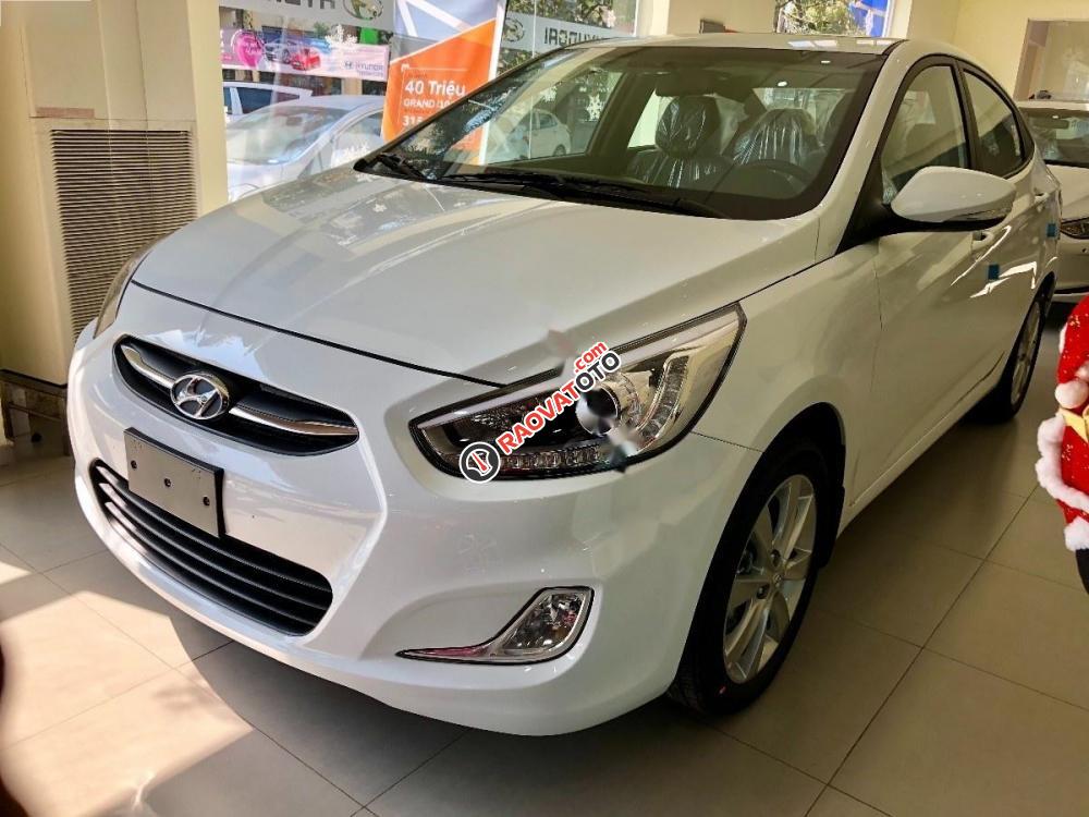 Bán ô tô Hyundai Accent 1.4 AT đời 2017, màu trắng, nhập khẩu, 585 triệu-3