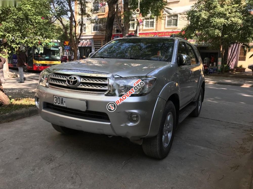 Bán Toyota Fortuner 2.7V 4x4 AT sản xuất 2010, màu bạc còn mới, giá 545tr-5