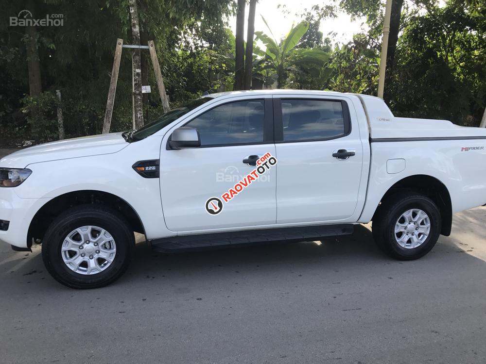 Xe Ford Ranger tự động năm 2015 màu trắng, giá 595 triệu, xe nhập-0