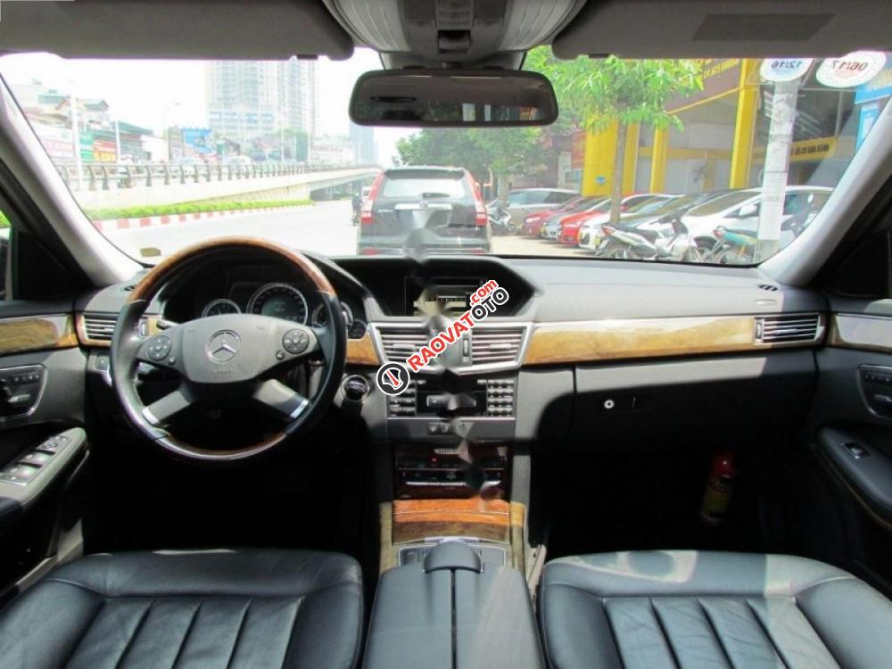 Cần bán xe Mercedes E300 đời 2011, màu nâu-6