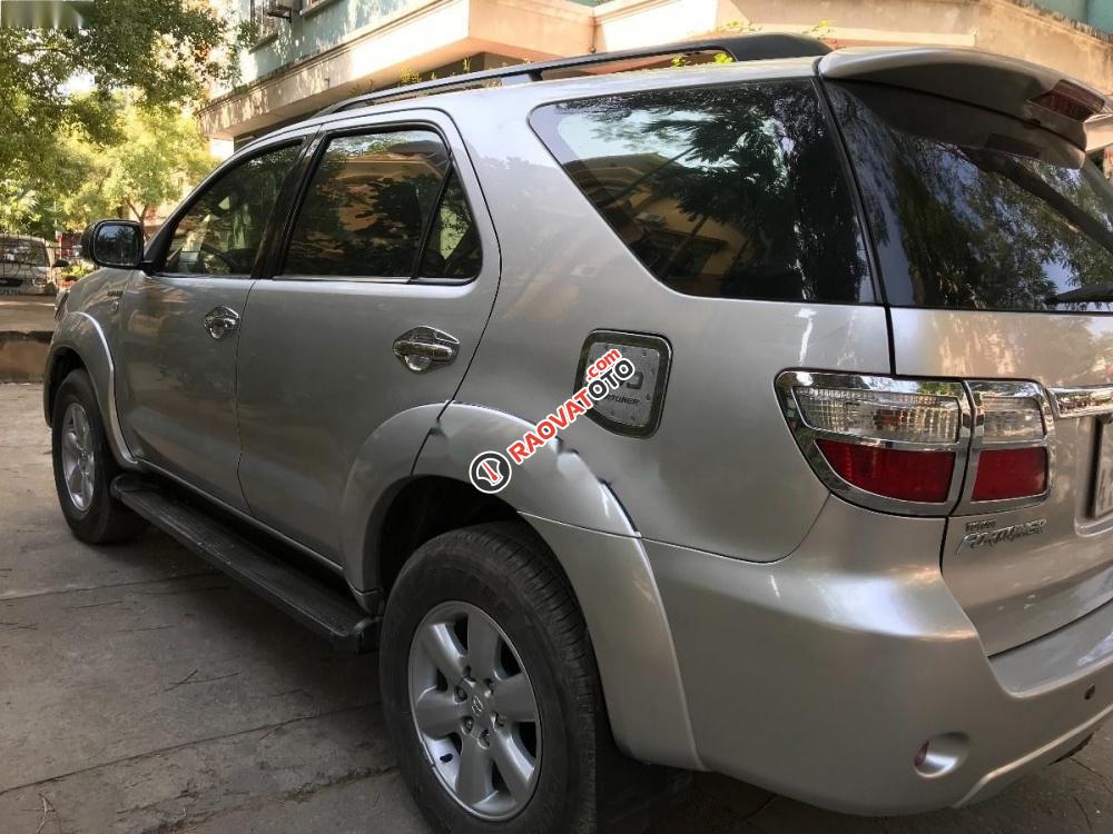 Bán Toyota Fortuner 2.7V 4x4 AT sản xuất 2010, màu bạc còn mới, giá 545tr-4