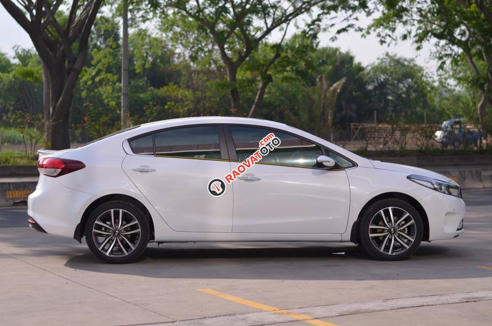 Cần bán Kia Cerato 1.6AT đời 2018, màu trắng chính hãng, LH 0989 240 241-1