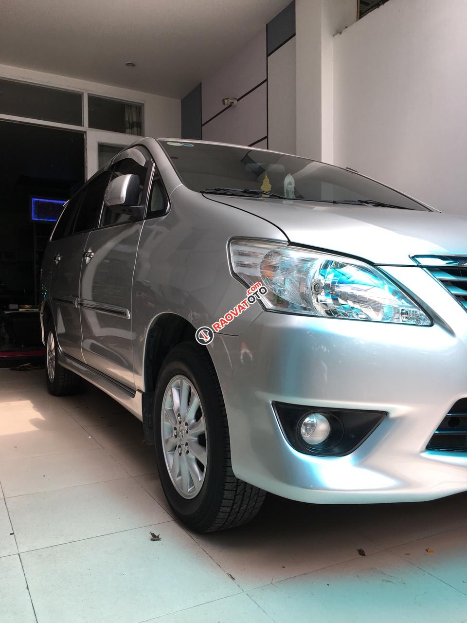 Cần bán xe Toyota Innova V đời 2013, màu bạc, số tự động-2