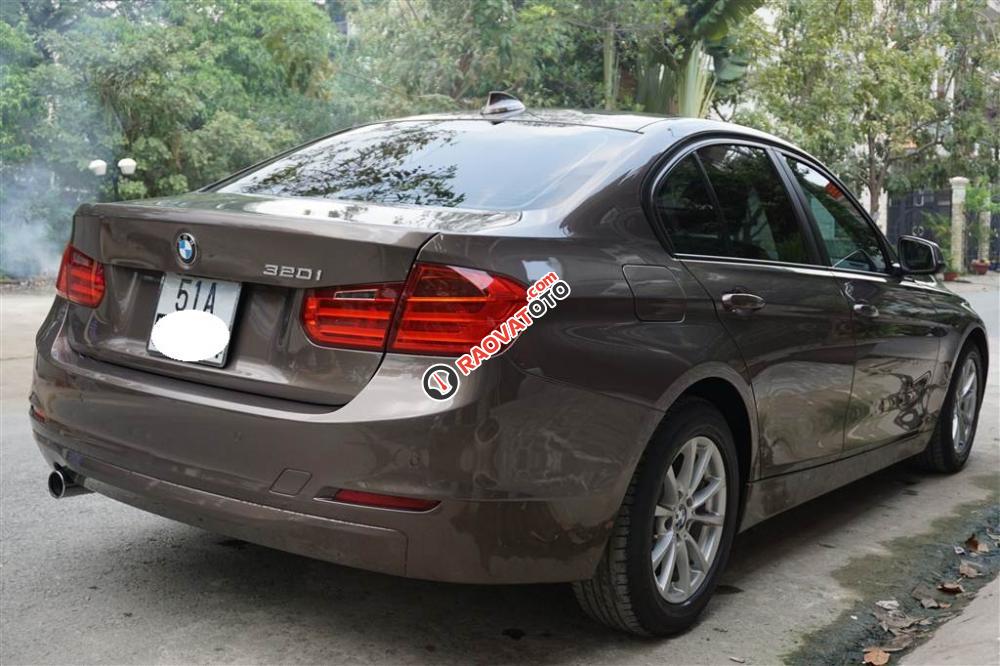 BMW 320i màu nâu nhập khẩu, sản xuất 2013-2