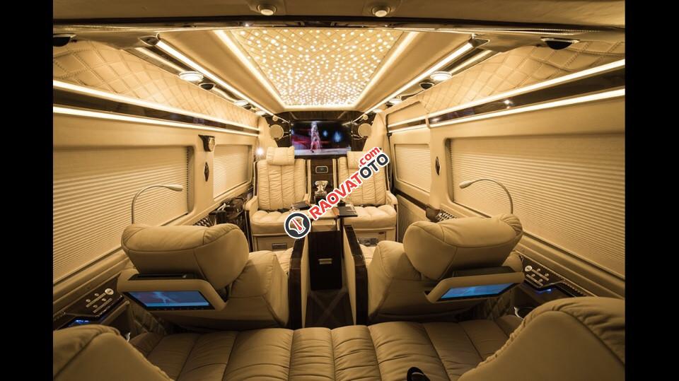 Hot: Transit Limousine President đặc biệt, giá khuyến mãi do Auto Kingdom cải tạo. Liên hệ 0972957683-8