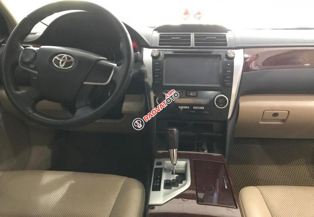 Cần bán gấp Toyota Camry 2.0E sản xuất 2013, chính chủ-6