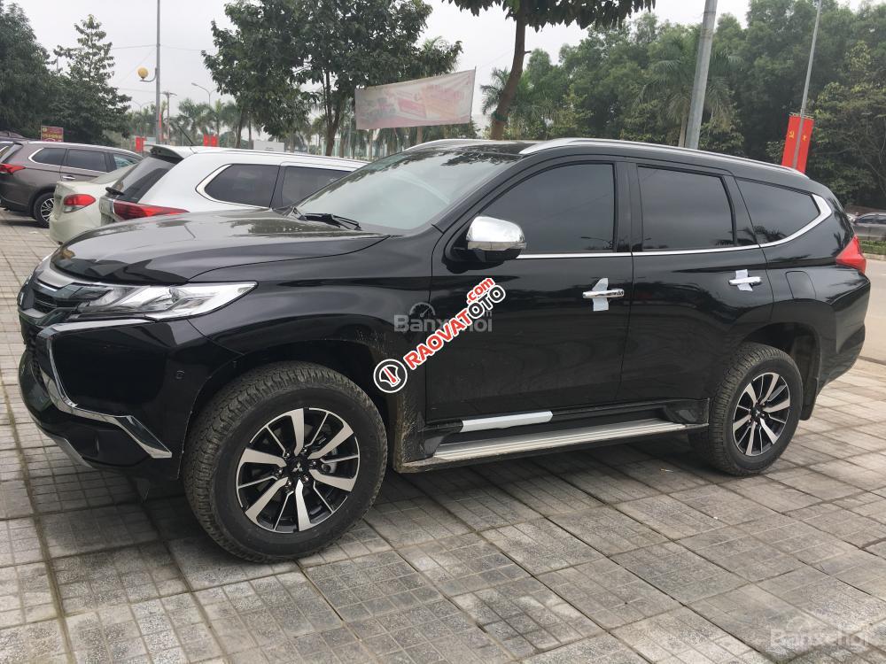 Bán xe Mitsubishi Pajero Sport tại Đà Nẵng, màu đen, nhập khẩu, giao xe ngay, hỗ trợ vay nhanh, LH Quang 0905596067-0