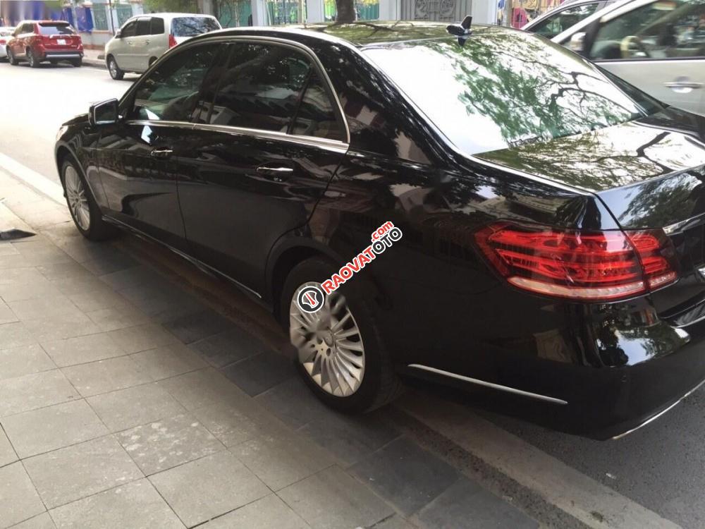 Bán Mercedes E200 sản xuất 2015, màu đen-2