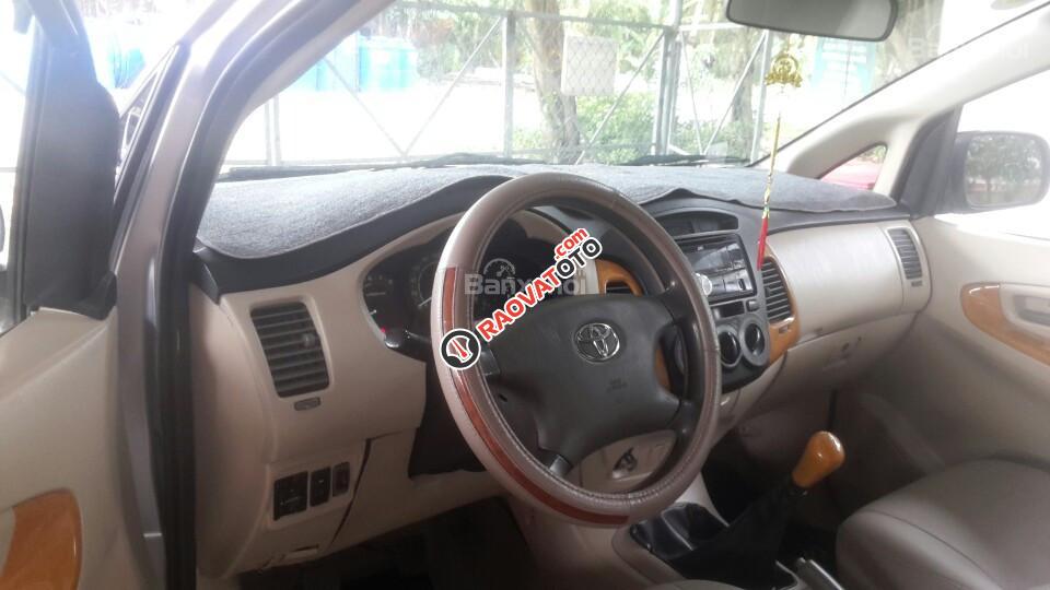 Cần bán xe Toyota Innova đăng ký lần đầu 2007, màu bạc còn mới, giá chỉ 290 triệu-11