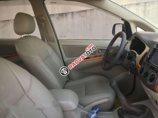 Bán Toyota Innova G đời 2010, màu bạc xe gia đình  -5