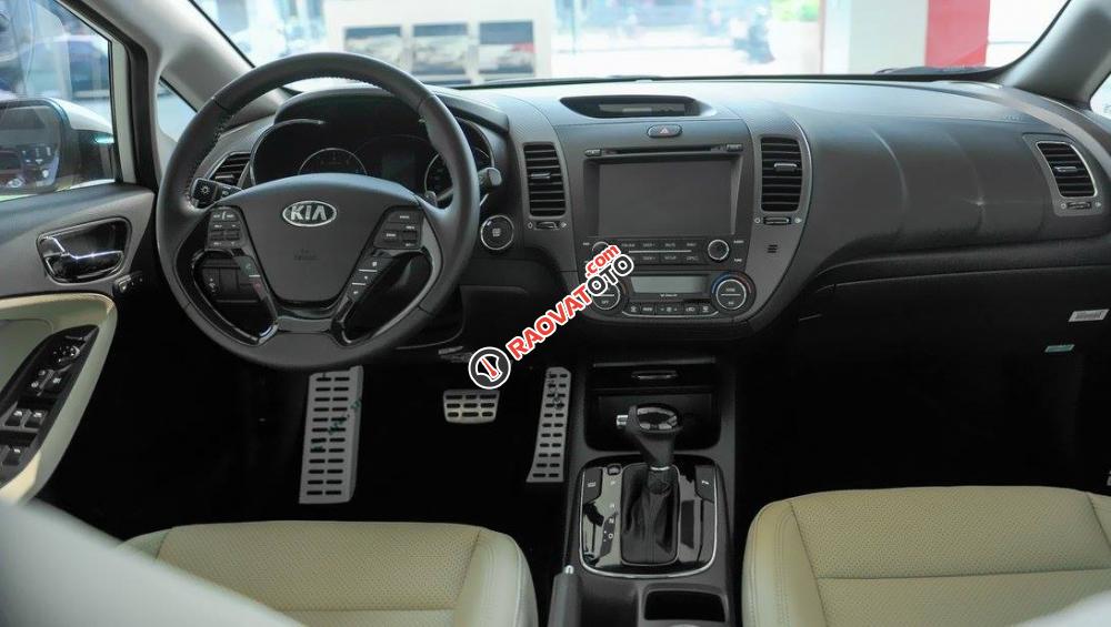 Cần bán Kia Cerato 1.6AT đời 2018, màu trắng chính hãng, LH 0989 240 241-4