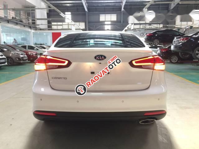 Bán ô tô Kia Cerato 1.6MT đời 2017, màu trắng, 539tr-1