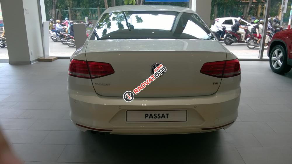 Volkswagen Passat 1.8L TSI E năm 2016, màu trắng ngọc trai. Hỗ trợ vay 80% giá trị xe, LH Hương 0902.608.293-17